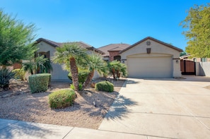 Property grounds - Resort-Style Oasis with Private Pool (Goodyear)