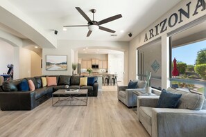 Smart TV, fireplace, video games, books - Private Pool, BBQ, Fire Pit, Game Rm. State Farm Stadium, Golf, Spring Training (Goodyear)