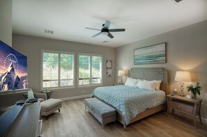 4 عدّة غرف نوم ومكتب ومكواة/لوح كي وسرير سفر