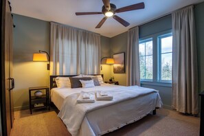 3 bedrooms, iron/ironing board, travel cot, WiFi - Rangeley Daydream - with shared beach on Rangeley Lake (Rangeley)