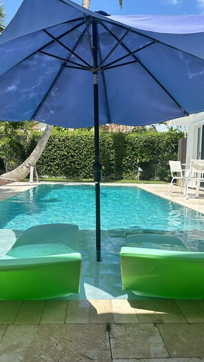 Outdoor pool - Private pool home in gated community at beach totally renovated "salty modern  " (Jupiter)