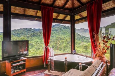 Arenal Birdsong. Entire Villa w/ Stunning Volcano & Lake Views