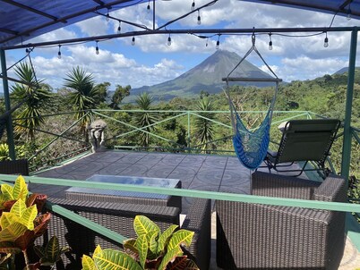Birdsong ViIla. Beautiful Volcano View Suite.!