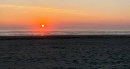 Cozy Cottage in Seabrook w/ Private Hot Tub