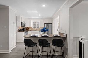 Fridge, microwave, oven, stovetop - Hillstone Ridge w/Game Room and Optional Boat Rental (Mooresville)