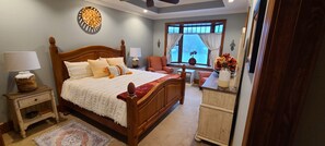 4 bedrooms, desk, iron/ironing board, free WiFi