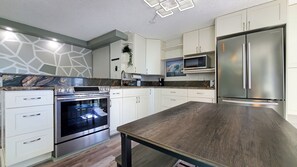 冰箱、微波炉、烤箱、炉灶