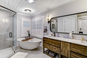 Hair dryer, towels - The Lodge That Turned a Vacation Into a Family Tradition | Deer Ridge (Highlands)
