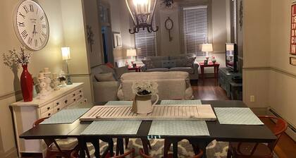Historic District Inn 4 Bed/ 3 Bath in the heart of downtown Hermann!