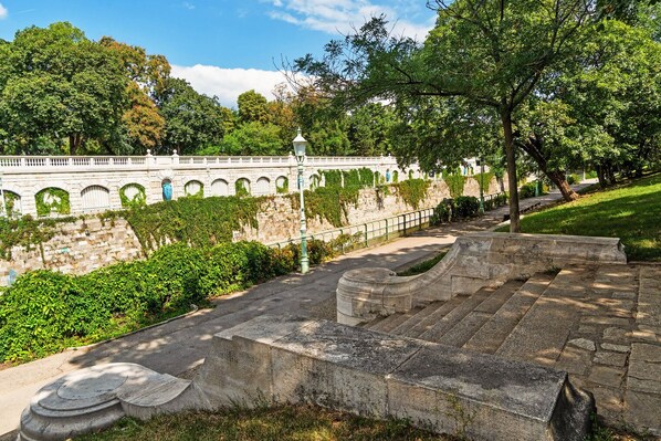 Property grounds - Hip Innere Stadt 2BR w/ Elevator & Pvt Entry, nr U1 & U4, by Blueground (Vienna)