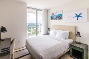 3 bedrooms, iron/ironing board, free WiFi, bed sheets - Condo@NewHyde 3BR Great View! 1 min walk to Ocean! (Hollywood)