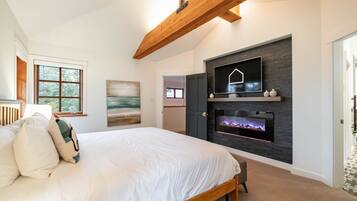 4 bedrooms, iron/ironing board, internet, bed sheets