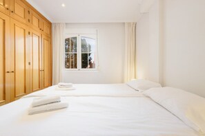 2 bedrooms, iron/ironing board, WiFi, bed sheets