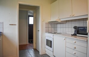 Fridge, stovetop, coffee/tea maker