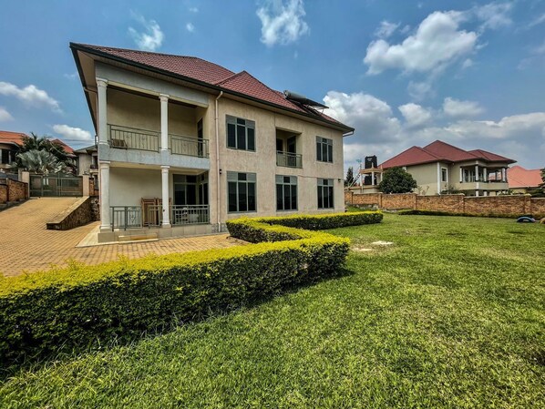 Exterior - Captivating 7-Bed House in Kigali, Rwanda (Kigali)