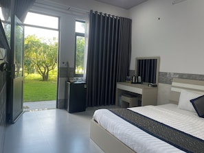 Basic Double Room, 1 King Bed | Terrace/patio