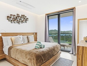 1 chambre, coffre-fort, fer et planche à repasser