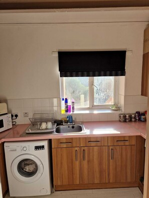 Fridge, microwave, oven, electric kettle - Immaculate 1-bed Apartment in the Heart Leic (Leicester)