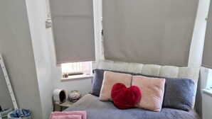 1 chambre, fer et planche à repasser, draps fournis