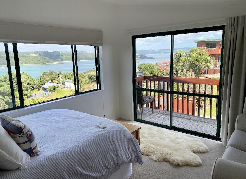 Beach House at a private beach Tapuaetahi Te Tii Vrbo