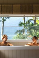 Artículos de tocador de diseñador, secador de pelo, batas, pantuflas