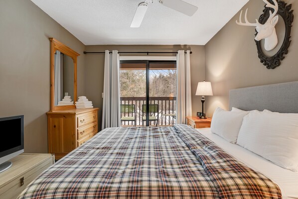 2 bedrooms, iron/ironing board, internet, bed sheets