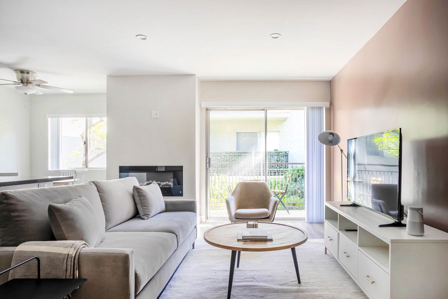 Ideal Encino 1BR w/ W/D, Pool & Gym, nr Ventura Blvd, by Blueground