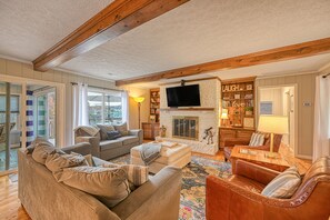 Fernseher, DVD-Player, Bücher