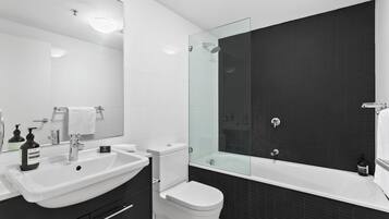 Combined shower/bathtub
