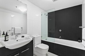 Combined shower/bathtub