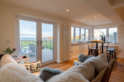 Bron Wendon: Seaside 3-Bed Home in Cemaes Bay | Managed by Anglesey Holiday Lettings