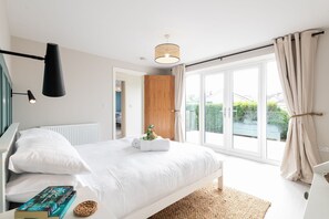 3 bedrooms, iron/ironing board, travel crib, free WiFi