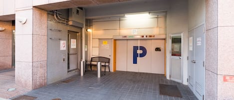 Self parking (JPY 550 per day)
