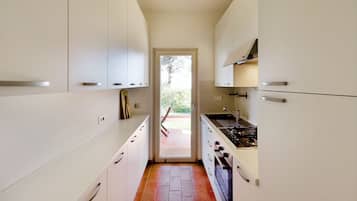 Réfrigérateur, four, plaque de cuisson