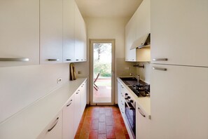 冷蔵庫、オーブン、冷凍庫