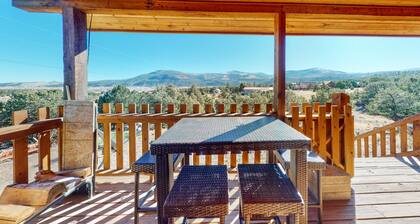 Beautiful mountain-view cabin with covered deck, grill, fireplace & washer/dryer