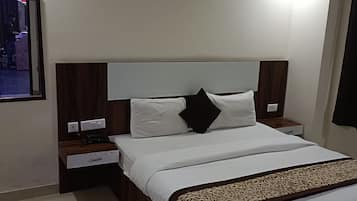 Premium bedding, individually furnished, desk, free WiFi