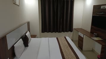 Ropa de cama de alta calidad, muebles diferentes y escritorio