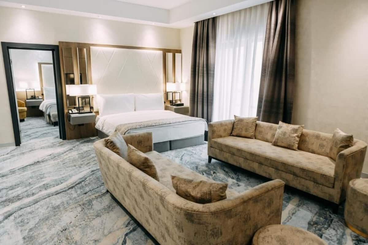 Coffres-forts dans les chambres, bureau, fer et planche Ă repasser