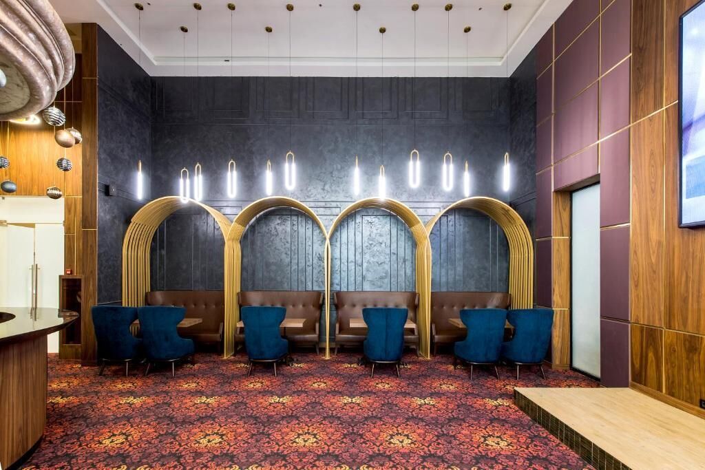Bar (trong khuôn viên)