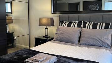 3 bedrooms, desk, iron/ironing board, free WiFi