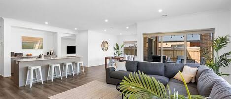 Télévision, table de tennis de table