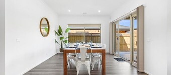 City & Surf Getaway - Luxe, Spacious, Sleeps 12
