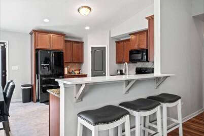 Peaceful Midland Cottage- Family & Pet Friendly, Near Golf, Parks, Nature Trail & Shopping! +15% Off