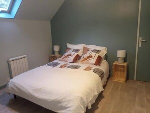 4 bedrooms, travel cot, free WiFi