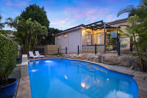 5 min drive from Terrigal Beach. Modern apartment.