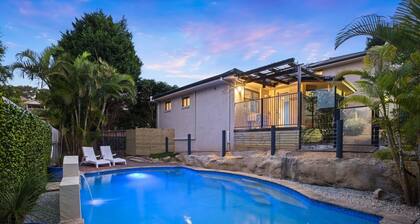 5 min drive from Terrigal Beach. Modern apartment.