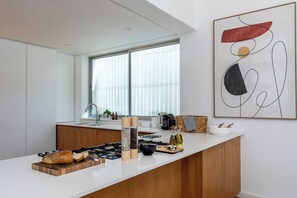 Fridge, microwave, oven, dishwasher - Location, Luxury and Lifestyle: Your holiday gem (Cape Town)