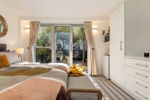 3 slaapkamers, een kluis op de kamer, een bureau