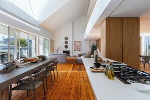 Dining - Savanna House - Location, Luxury and Lifestyle (Cape Town)
